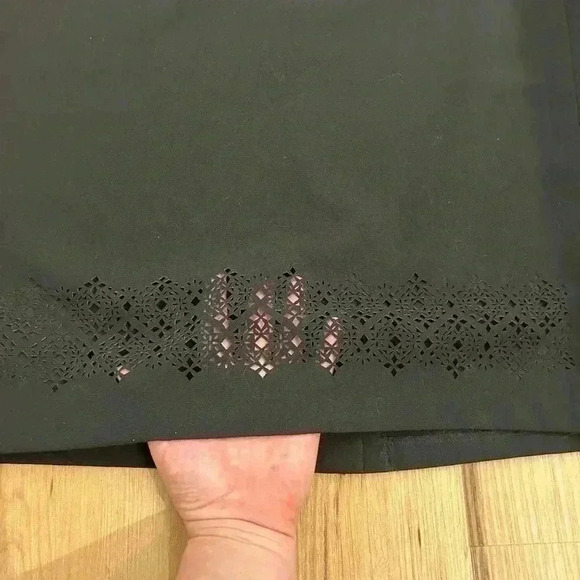 🧨Banana Republic Black Midi Pencil Skirt - Picture 5 of 5